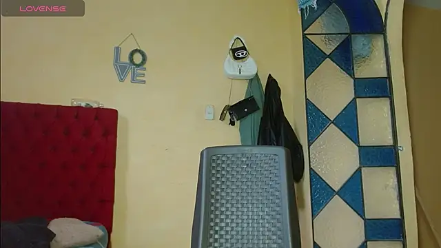 Snapshot of cristinamontiel chatting on February 4, 2:10 pm cristinamontiel online show from February 4, 2:10 pm