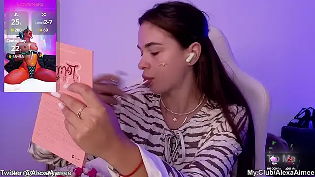 Snapshot of AlexaAimee chatting on September 28, 1:11 am AlexaAimee online show from September 28, 1:11 am
