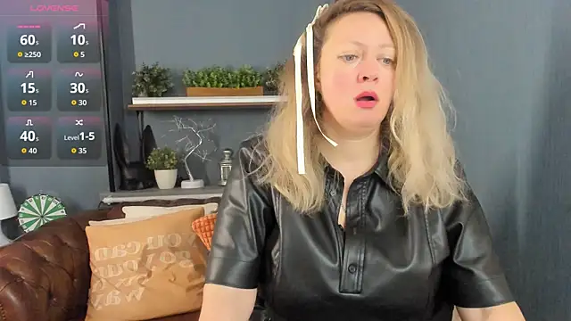 JesiaFoxi online show from November 22, 1:32 pm