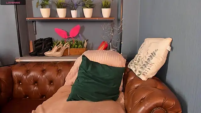JesiaFoxi online show from July 11, 10:40 am