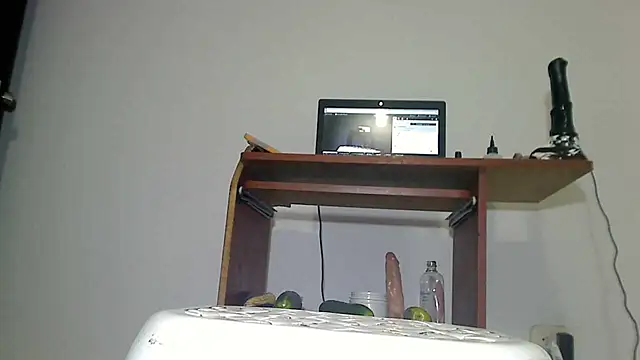 Snapshot of SensualGata13 chatting on December 18, 2:56 pm SensualGata13 online show from December 18, 2:56 pm