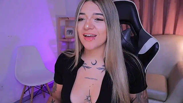 ashleyvalirya online show from September 18, 4:03 am