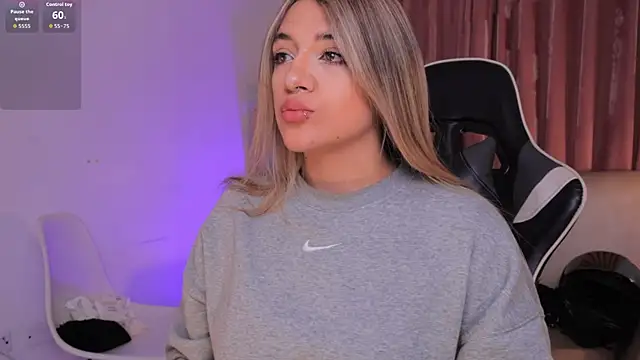 ashleyvalirya online show from September 23, 4:15 am