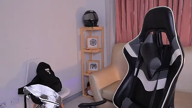 ashleyvalirya online show from October 3, 3:47 am