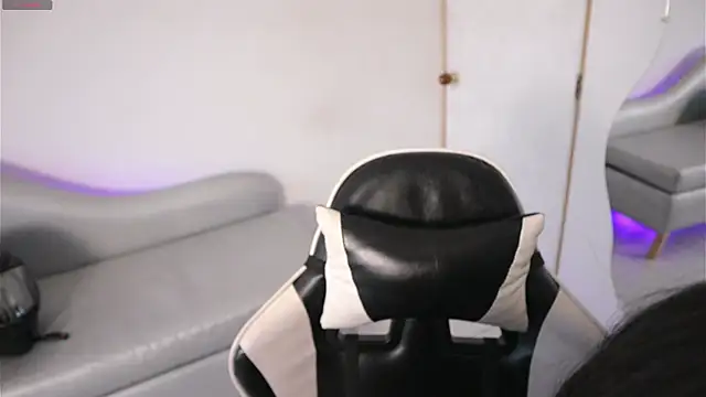 ashleyvalirya online show from April 6, 7:48 pm