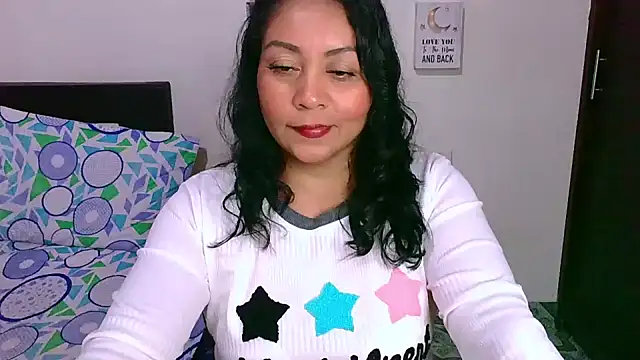 Snapshot of zaray_bella chatting on January 11, 8:47 pm zaray bella online show from January 11, 8:47 pm
