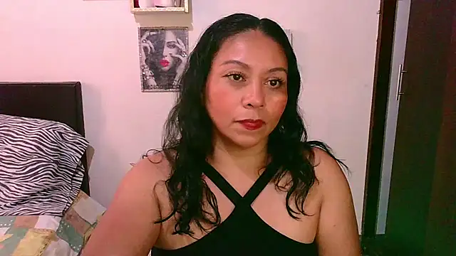 Snapshot of zaray_bella chatting on February 7, 8:45 pm zaray bella online show from February 7, 8:45 pm