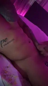 Snapshot of moody1996- chatting on December 25, 1:09 pm moody1996- online show from December 25, 1:09 pm