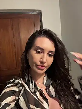 freyacherie online show from December 4, 6:05 pm