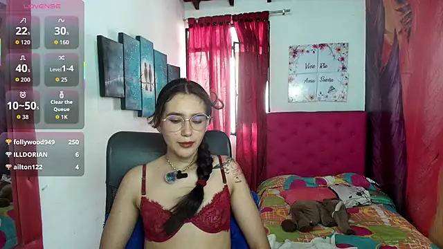 miley blue  online show from April 10, 7:18 pm