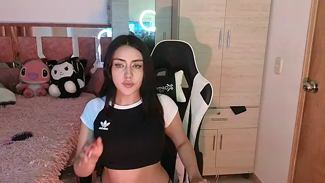 Snapshot of Angel_lusst chatting on December 25, 7:24 am Angel lusst online show from December 25, 7:24 am