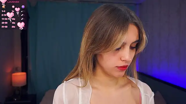 FannyHewson online show from November 26, 8:10 pm