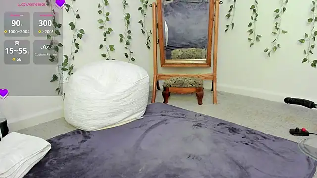 Peaches N Kreme online show from April 13, 11:54 pm