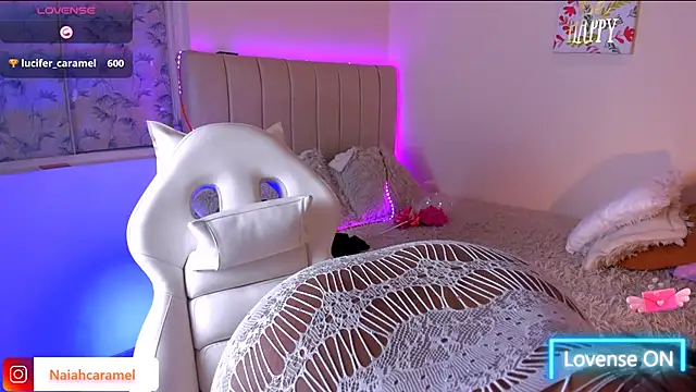 Snapshot of naiahcaramell chatting on March 15, 1:30 am naiahcaramell online show from March 15, 1:30 am