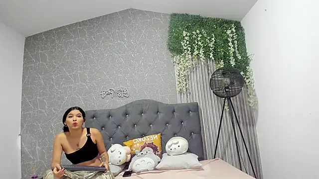 JustiinJazmin online show from February 11, 6:22 pm