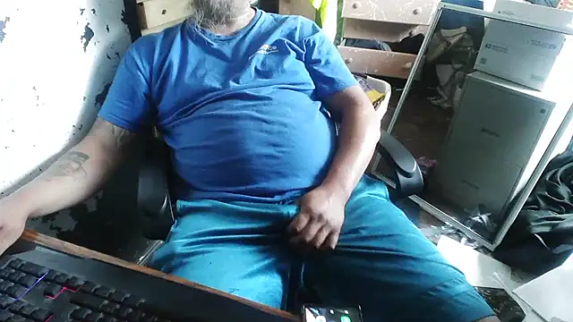 slickwill123 online show from June 21, 4:42 pm