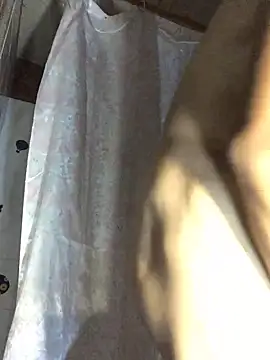 Snapshot of lopez96hot chatting on December 14, 12:01 am lopez96hot online show from December 14, 12:01 am