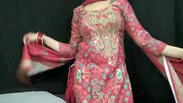 Snapshot of couple_horne chatting on April 12, 4:01 pm couple horne online show from April 12, 4:01 pm