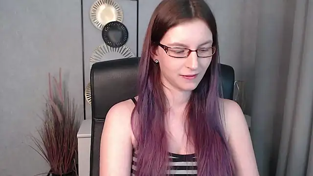 emmaxDelight online show from December 7, 5:42 pm