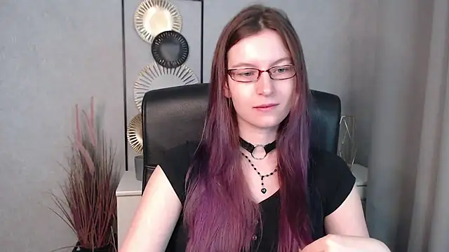 emmaxDelight online show from December 9, 6:34 am