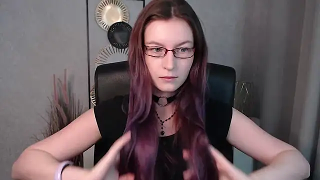 emmaxDelight online show from December 10, 6:33 am