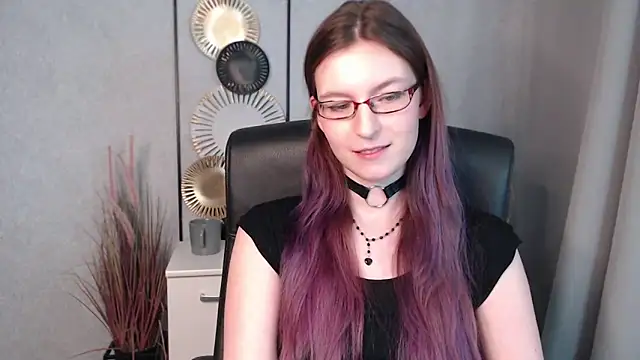 emmaxDelight online show from December 11, 9:30 am