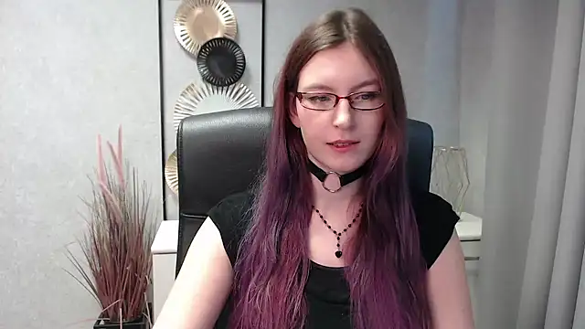 emmaxDelight online show from December 12, 10:24 am