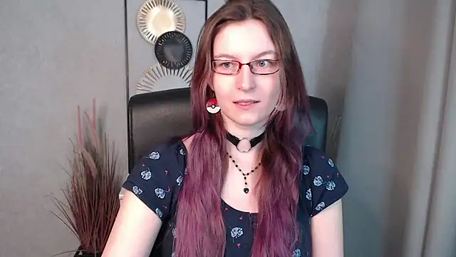 emmaxDelight online show from December 17, 6:24 am