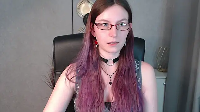 emmaxDelight online show from December 18, 1:12 pm