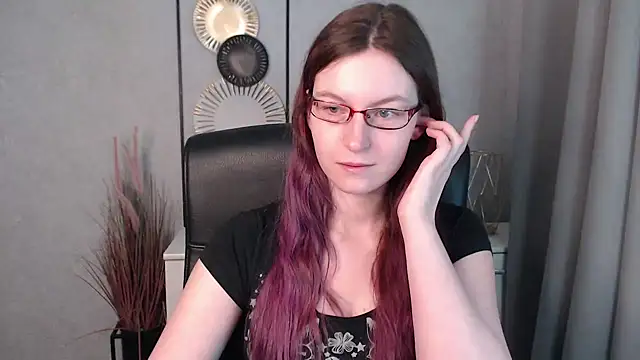 emmaxDelight online show from December 28, 7:33 am