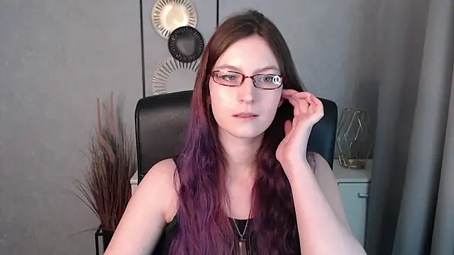 emmaxDelight online show from January 2, 6:50 am