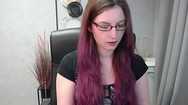 emmaxDelight online show from January 26, 10:45 am