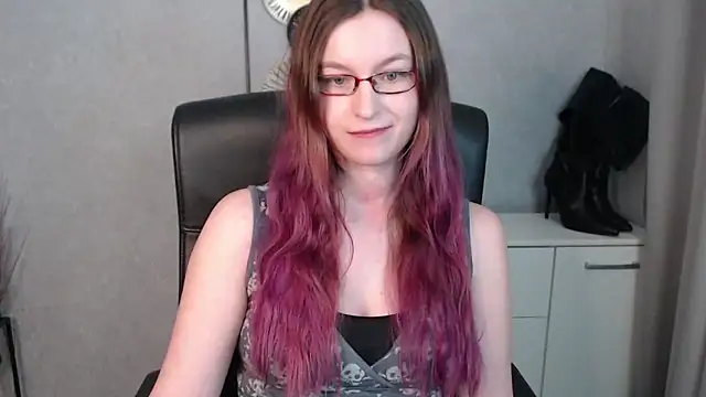 emmaxDelight online show from February 5, 10:08 am