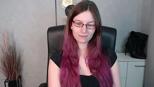 emmaxDelight online show from February 14, 9:34 am