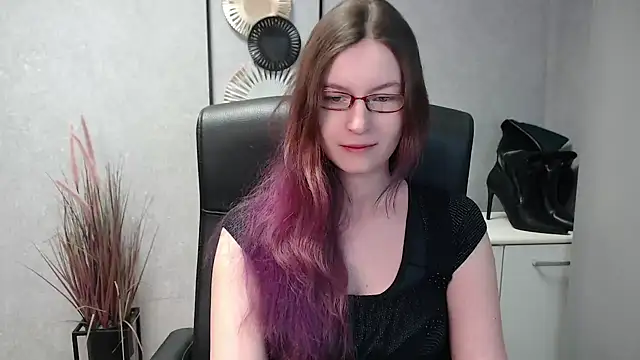 emmaxDelight online show from February 18, 6:37 am