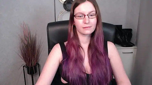 emmaxDelight online show from February 27, 12:45 pm