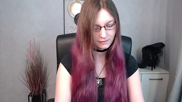 emmaxDelight online show from March 15, 7:42 am