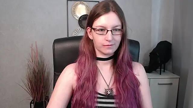 emmaxDelight online show from March 22, 10:39 am