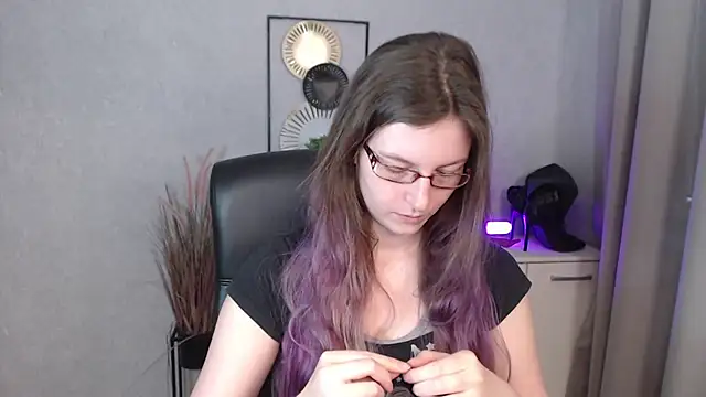 emmaxDelight online show from September 19, 5:31 am