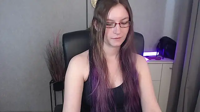 emmaxDelight online show from October 20, 12:27 pm