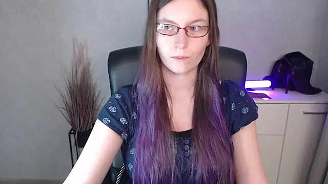 emmaxDelight online show from November 13, 6:29 pm