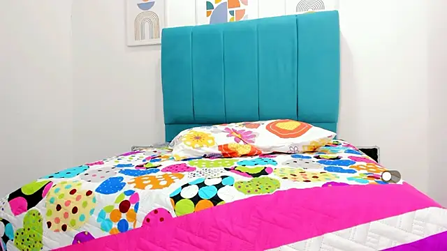 victoria love89 online show from March 2, 5:44 am