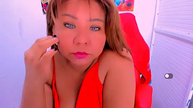 Snapshot of victoria_love89 chatting on December 21, 2:08 am victoria love89 online show from December 21, 2:08 am