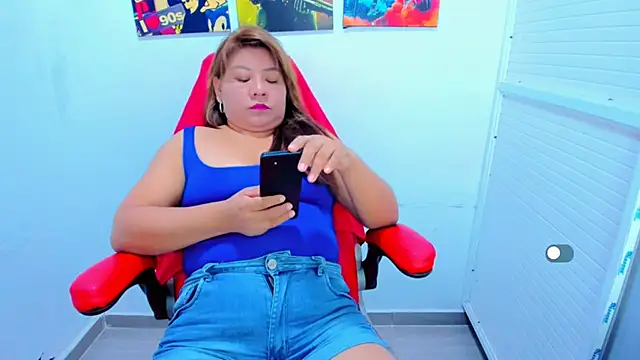 Snapshot of victoria_love89 chatting on January 16, 1:42 am victoria love89 online show from January 16, 1:42 am