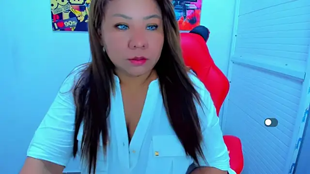 Snapshot of victoria_love89 chatting on February 6, 1:54 am victoria love89 online show from February 6, 1:54 am