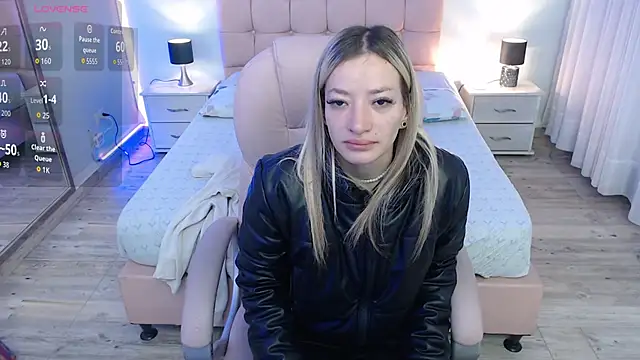 zoe jones13 online show from November 1, 3:30 am