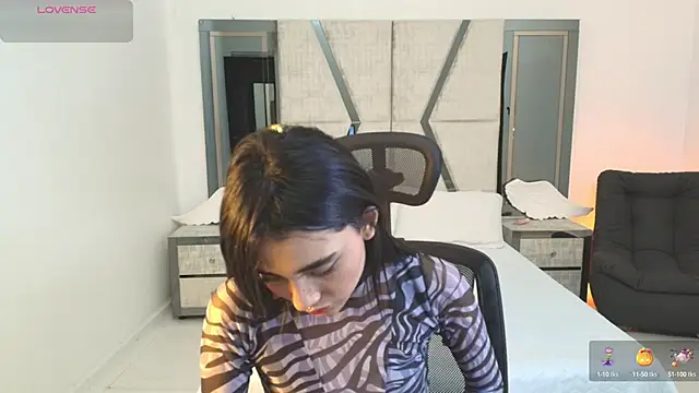 lilithTeen1  online show from December 29, 2:00 pm