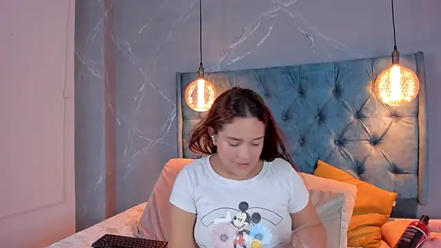 Snapshot of aprill21_ chatting on December 20, 10:22 pm aprill21 online show from December 20, 10:22 pm