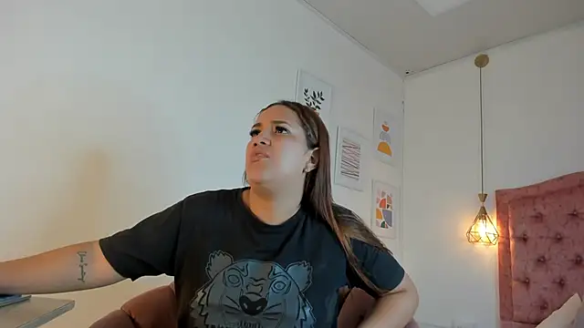 Snapshot of aprill21_ chatting on December 24, 1:06 pm aprill21 online show from December 24, 1:06 pm