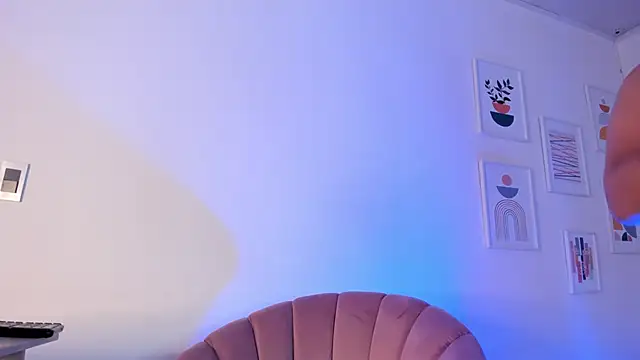 Snapshot of aprill21_ chatting on February 5, 1:44 pm aprill21 online show from February 5, 1:44 pm